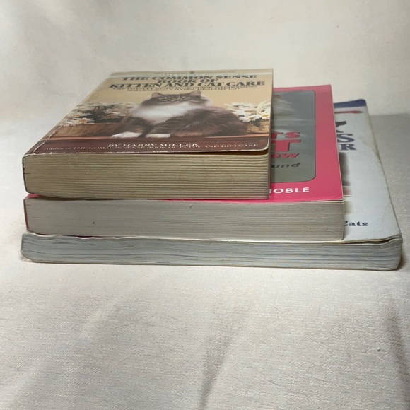 Bundle of 3 Cat Books - Picture 10 of 13